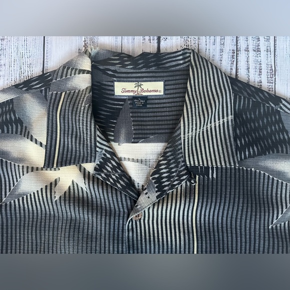 Tommy Bahama 100% silk button down shirt black green  palm striped Lg - Picture 4 of 10